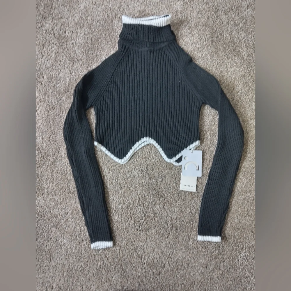 Commense Black and White Cowl Turtleneck Sweater with Wavy Stripe - Picture 3 of 6